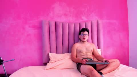 Snapshot of toxiclove01 chatting on December 16, 2025, 7:08 pm toxiclove01 online show from December 16, 2025, 7:08 pm