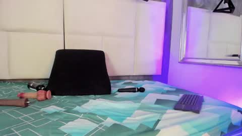 Tracy Wright online show from April 13, 2026, 9:42 pm