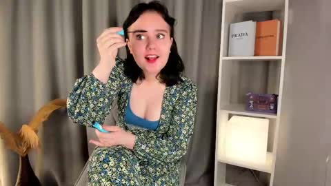 Snapshot of tracylilith chatting on December 16, 2025, 1:27 pm Call me Tracy online show from December 16, 2025, 1:27 pm