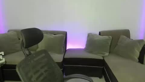 Snapshot of transmanilasue chatting on February 25, 2025, 6:20 pm Sue online show from February 25, 2025, 6:20 pm