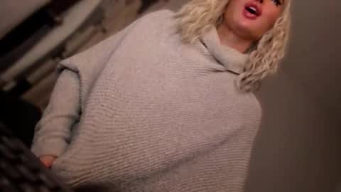 Snapshot of transnextdoor_ chatting on October 22, 2025, 12:33 am ALMIGHTY GODDESS VALENTINA online show from October 22, 2025, 12:33 am