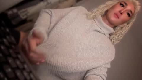 Snapshot of transnextdoor_ chatting on November 9, 2025, 11:52 am ALMIGHTY GODDESS VALENTINA online show from November 9, 2025, 11:52 am