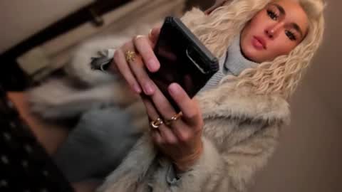 Snapshot of transnextdoor_ chatting on November 19, 2025, 11:16 pm ALMIGHTY GODDESS VALENTINA online show from November 19, 2025, 11:16 pm