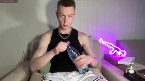 Snapshot of travis_gracile chatting on June 4, 2026, 9:26 am Travis online show from June 4, 2026, 9:26 am