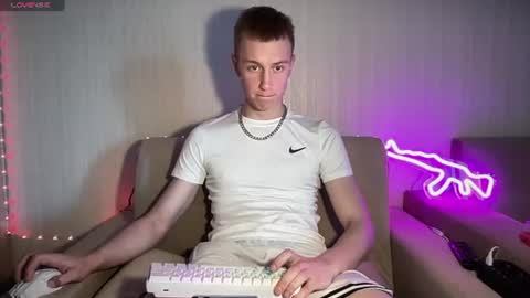 Snapshot of travis_gracile chatting on June 18, 2026, 8:58 am Travis online show from June 18, 2026, 8:58 am