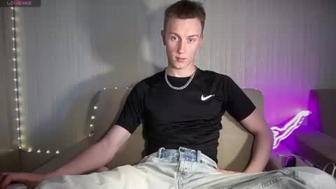 Snapshot of travis_gracile chatting on June 20, 2026, 9:12 am Travis online show from June 20, 2026, 9:12 am