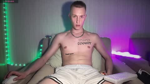 Snapshot of travis_gracile chatting on June 25, 2026, 4:55 pm Travis online show from June 25, 2026, 4:55 pm