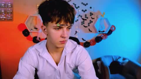 Snapshot of travis_wolf_ chatting on November 2, 2025, 7:49 pm Travis online show from November 2, 2025, 7:49 pm