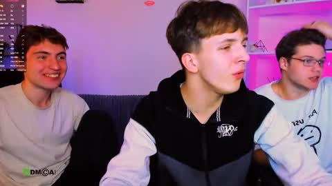 Snapshot of travis_wolf_ chatting on November 13, 2025, 8:19 pm Travis online show from November 13, 2025, 8:19 pm