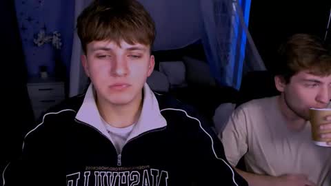 Snapshot of travis_wolf_ chatting on November 19, 2025, 8:20 pm Travis online show from November 19, 2025, 8:20 pm