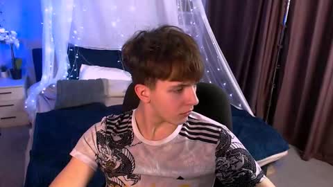 Snapshot of travis_wolf_ chatting on November 23, 2025, 9:03 pm Travis online show from November 23, 2025, 9:03 pm