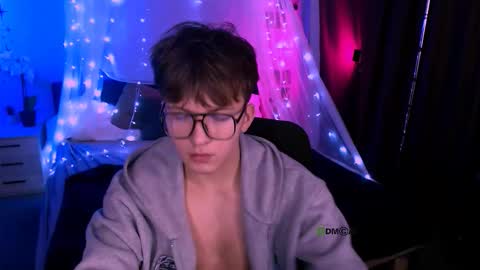 Snapshot of travis_wolf_ chatting on November 25, 2025, 8:20 pm Travis online show from November 25, 2025, 8:20 pm