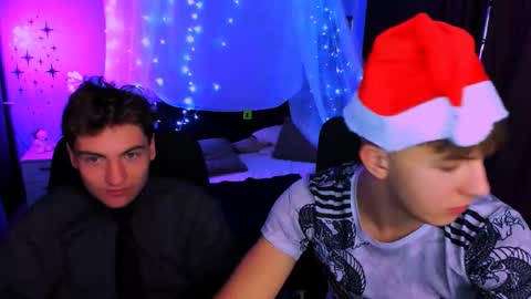 Snapshot of travis_wolf_ chatting on December 14, 2025, 8:13 pm Travis online show from December 14, 2025, 8:13 pm