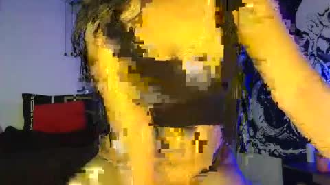 Snapshot of travisandnina chatting on December 3, 2025, 4:27 pm travisandnina online show from December 3, 2025, 4:27 pm