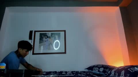 TRAV - INDEPENDENT MODEL online show from November 11, 2025, 7:03 pm