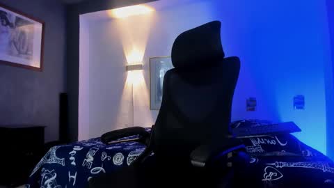 TRAV - INDEPENDENT MODEL online show from November 14, 2025, 10:25 am