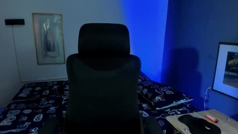 TRAV - INDEPENDENT MODEL online show from November 23, 2025, 11:54 am