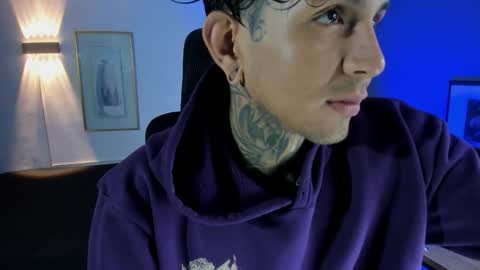 TRAV - INDEPENDENT MODEL online show from November 28, 2025, 6:49 am