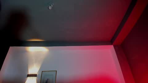 TRAV - INDEPENDENT MODEL online show from December 13, 2025, 11:10 pm