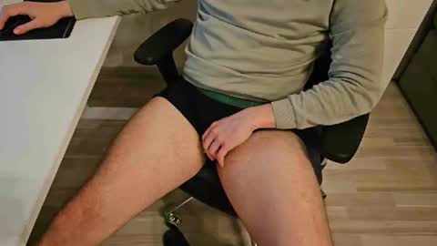 tree1989 online show from December 14, 2024, 7:03 pm