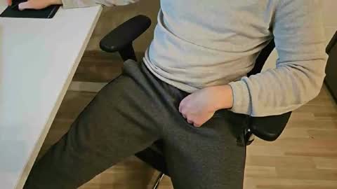 tree1989 online show from December 29, 2024, 6:38 pm