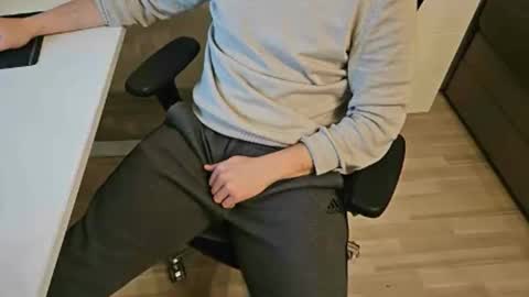 tree1989 online show from January 1, 2025, 10:32 am