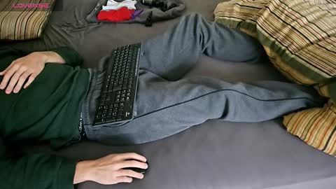 tree1989 online show from October 26, 2025, 12:55 pm