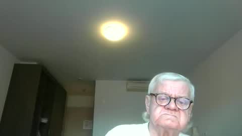 Snapshot of trekbeestje1 chatting on December 15, 2025, 8:40 am trekbeestje online show from December 15, 2025, 8:40 am