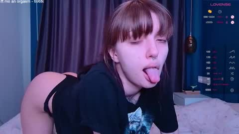 Karolina online show from May 25, 2026, 3:07 pm
