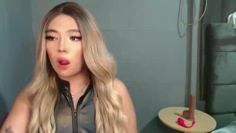 trexie_fucks15 online show from October 27, 2025, 9:19 pm