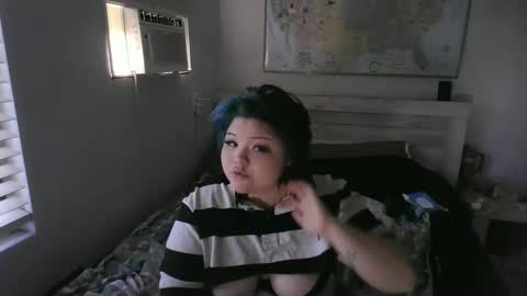 Snapshot of trhothoney chatting on September 15, 2025, 7:25 pm Trixie online show from September 15, 2025, 7:25 pm