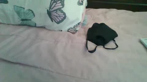 triana_bell online show from February 26, 2025, 5:50 pm