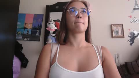 triana_bell online show from March 2, 2026, 5:42 pm