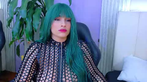 triana_crimson online show from June 11, 2026, 12:54 am
