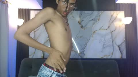 Snapshot of triiangel_latinboy chatting on April 28, 2026, 2:49 am Johan online show from April 28, 2026, 2:49 am