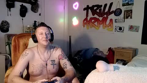 trillnonymau5 online show from December 16, 2024, 5:49 am