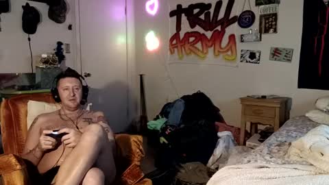 trillnonymau5 online show from December 17, 2024, 2:23 am