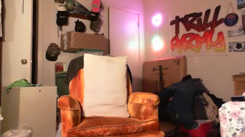 trillnonymau5 online show from January 30, 2025, 3:44 am