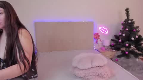 Snapshot of trishadark chatting on December 15, 2025, 6:28 am Mia online show from December 15, 2025, 6:28 am