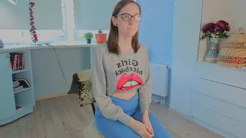 Snapshot of trishdelafontaine chatting on June 17, 2026, 4:04 am Viola online show from June 17, 2026, 4:04 am