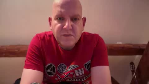 Snapshot of tritonspace chatting on October 9, 2025, 5:05 am Triton online show from October 9, 2025, 5:05 am