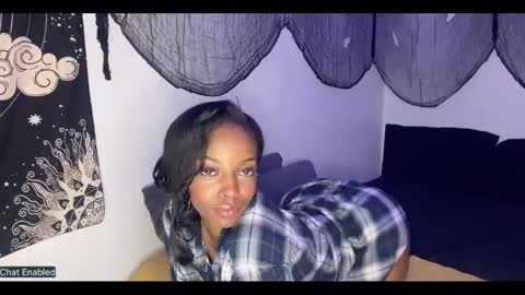 trixie_luv online show from December 5, 2025, 2:25 pm