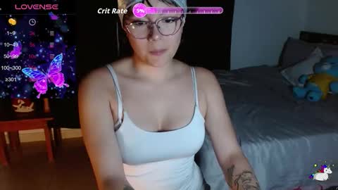 Snapshot of trixie_tangg chatting on November 26, 2025, 4:24 am Kitty online show from November 26, 2025, 4:24 am