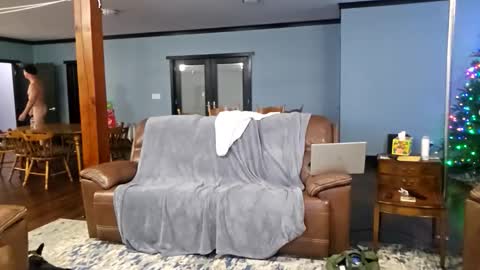 trojanswingers online show from November 28, 2025, 5:43 am