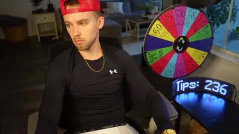 Snapshot of troy_greenxo chatting on November 6, 2025, 10:10 pm Troy Green online show from November 6, 2025, 10:10 pm