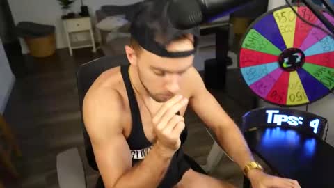 Snapshot of troy_greenxo chatting on November 11, 2025, 10:32 pm Troy Green online show from November 11, 2025, 10:32 pm