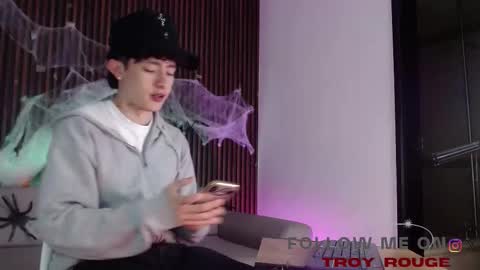 Troy online show from October 22, 2025, 7:13 pm