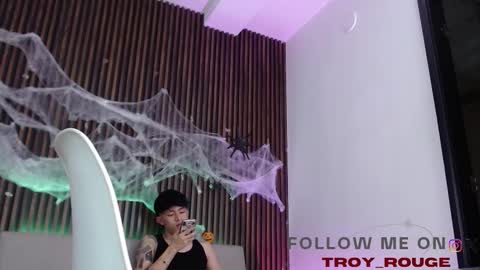 Troy online show from October 24, 2025, 8:05 pm