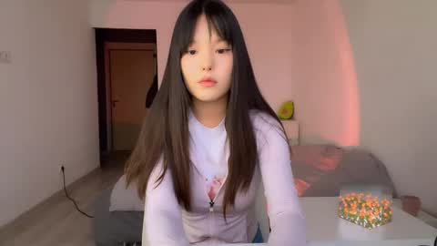 Yumi  online show from October 28, 2025, 1:25 pm