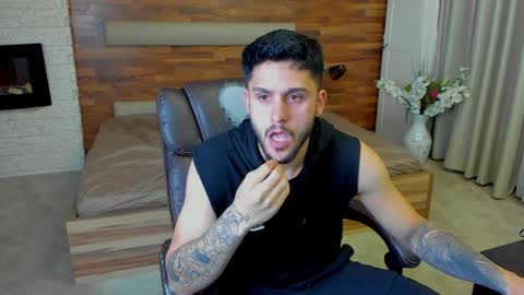 Snapshot of troywade chatting on May 7, 2026, 4:40 am TroyWade online show from May 7, 2026, 4:40 am
